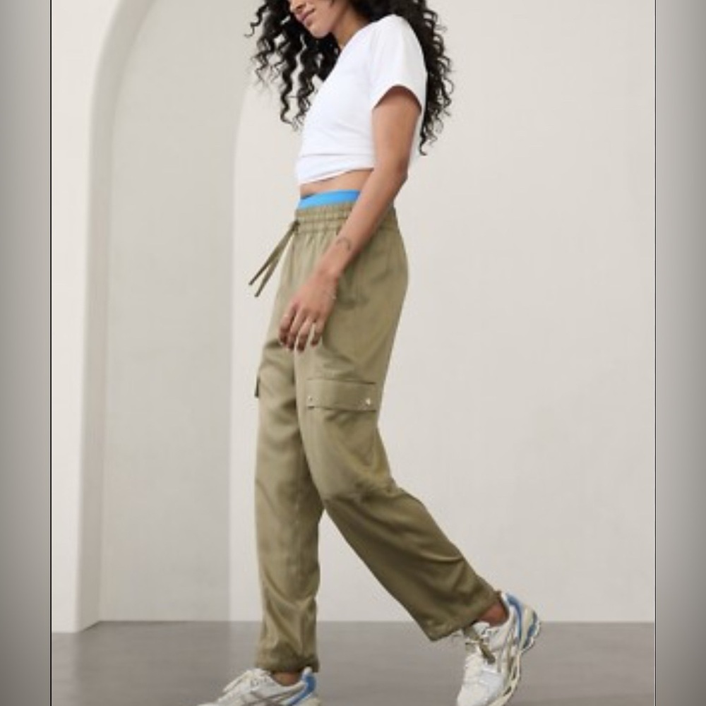 Athleta Celestial High Rise Utility Pant Size MP Olive Branch #471984